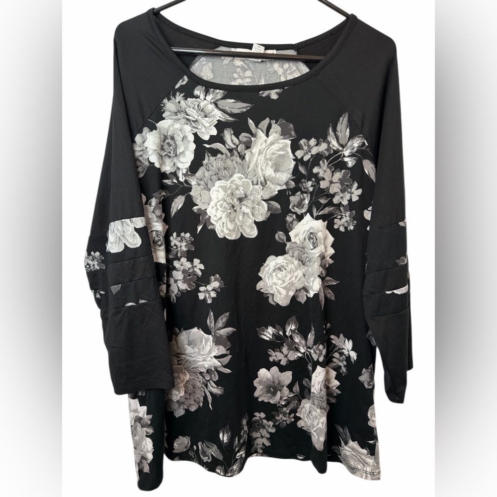Eye Candy Black and White Floral Long Sleeve Top NWOT